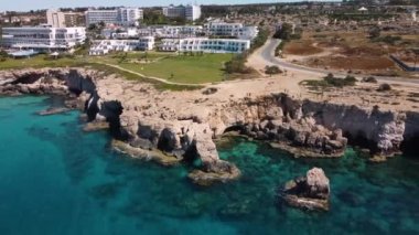 Ayia Napa kıyı şeridinden 4K insansız hava aracı videosu, Kıbrıs