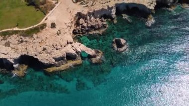 Ayia Napa sahil şeridinden 4K insansız hava aracı videosu