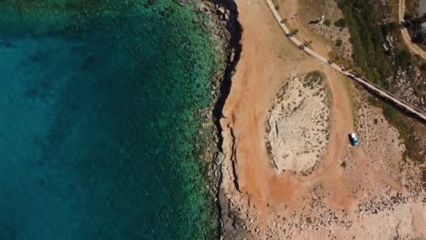 Drone Beelden Van Cyprus Kristalhelder Water Rotsen — Stockvideo
