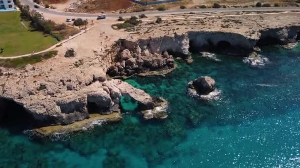 Aerial Drone Video Crystal Clear Water Rocky Cliffs — Stock Video