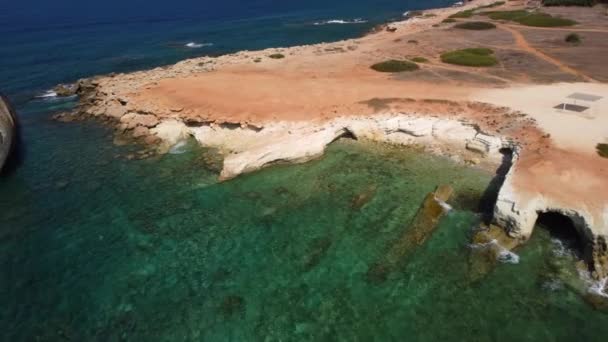 Drone Vidéo Littoral Avec Une Épave Chypre — Video