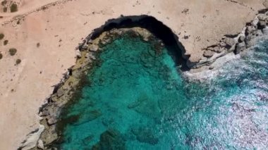 Deniz Mağaraları üzerinde İHA uçuşu, Ayia Napa, Kıbrıs 
