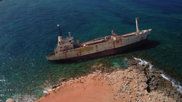 Drone Flygning Fånga Skeppsbrottet Edro Iii Cypern — Stockvideo