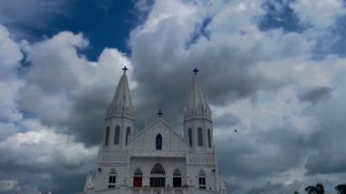 Güzel kilise dış mimari videosu