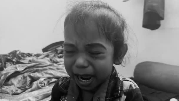 Мальчик Плакал После Отругала Мать — стоковое видео