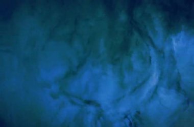 Mavi gökyüzü ve bulutlar Özet