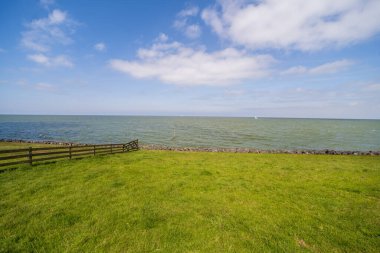 Hollanda, Friesland 'da bir IJsselmeer hendeği.