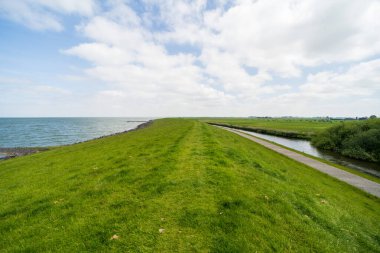Hollanda, Friesland 'da bir IJsselmeer hendeği.