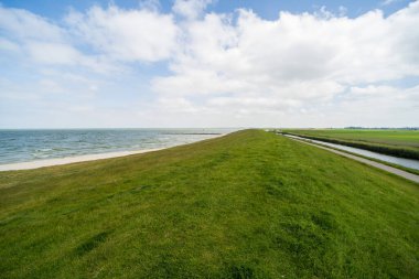 Hollanda, Friesland 'da bir IJsselmeer hendeği.