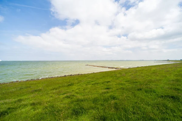 Hollanda, Friesland 'da bir IJsselmeer hendeği.