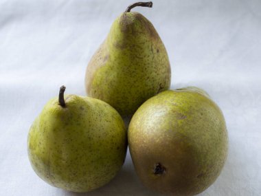 Beyaz armutlu üç armut