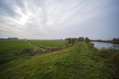 Sonbahar sırasındaki Winkel Nehri, Hollanda