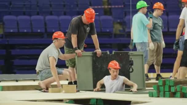 Almaty Kazakhstan Setembro 2020 Construtores Profissionais Com Trabalho Mestre Tarefas — Vídeo de Stock