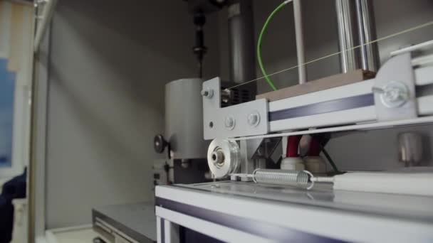 Staalapparaat Voor Analyse Van Polymeermaterialen Laboratorium Voor Bepaling Van Fysische — Stockvideo
