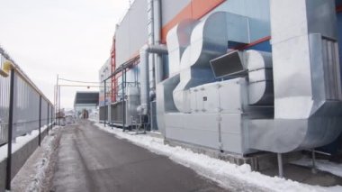 Modern fabrikada teknolojik olarak havalandırma ve ısıtma sistemleri geliştirildi. Yenilikçi yapı malzemelerinin kaliteli üretimi ve depolanması