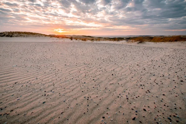 日没のパニディス砂丘 リトアニアのニダ市クルオニアの唾 — ストック写真