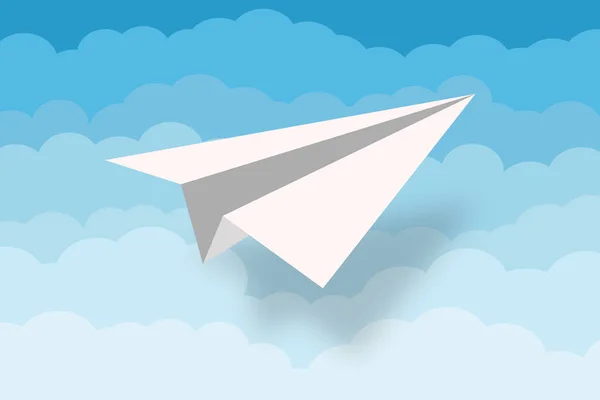 纸飞机在天上的云彩上飞翔 — 图库照片