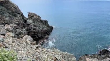Deniz ve kayalar, Venezuela kıyılarının Chichiriviche sahilleri.