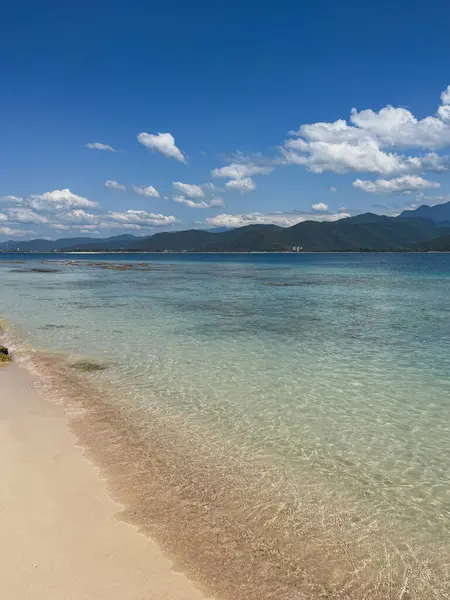 Sahil - Kristal berrak suları olan güzel kıyı manzarası