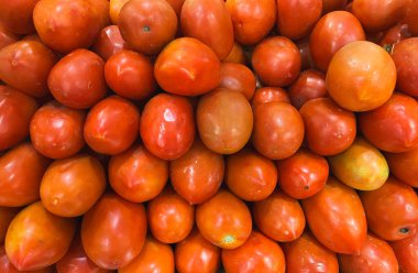 Tamarillo ya da ağaç domatesi, taze ve lezzetli bir yenilebilir meyve.