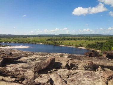 Venezuela 'daki Canaima Ulusal Parkı' nın Idyllic manzarası