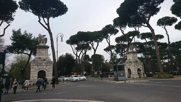Rome Italy Apr 2018 Entrance Villa Borghese Gardens Tourists Walking — Stock Photo, Image