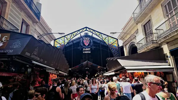 stock image Barcelona, Spain - May 29 2018: Entrance of Mercado de La Boqueria, Boqueria Market, on a sunny day with many tourists coming in and out before the pandemic