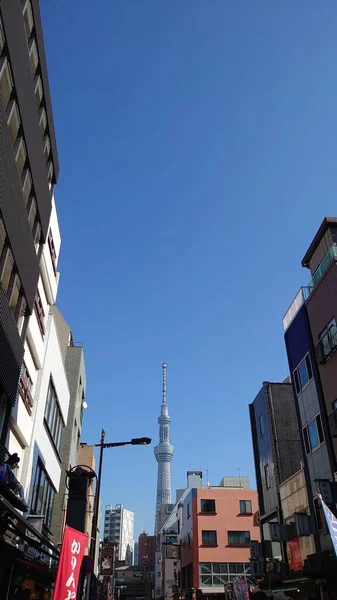Tokio Japonsko 2019 Pohled Ulici Tokijskou Věží Vzadu Pod Modrou — Stock fotografie