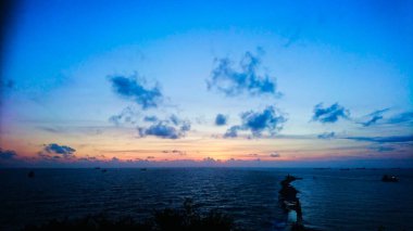 Kaohsiung, Tayvan - 08.09.2017: Cihou Kalesi 'nden denize gün batımı