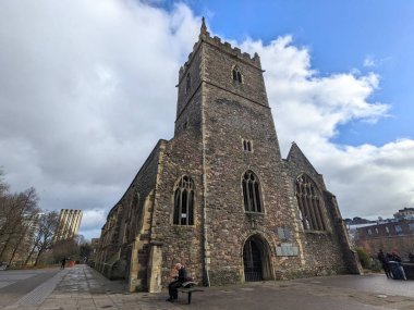 Bristol, İngiltere - 31 Ocak 2025: St. Peters Kilisesi 'nin ortaçağ harabelerinin dış görünüşü
