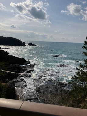 Kalbime dokunan manzara. Japon denizinin dalgaları.