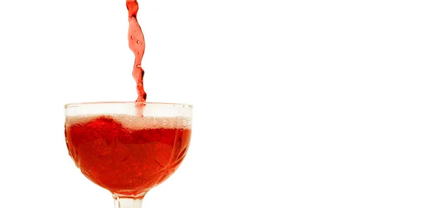 Χύνοντας Κόκκινο Υγρό Κρασί Ένα Γυάλινο Μπολ — Φωτογραφία Αρχείου