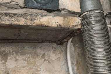 Sıfırdan mutfak tadilatı, gaz sobasından çıkan borunun kenarına duvar yapıştırma, sıfırdan eğitim.
