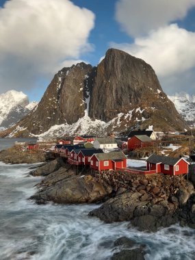 Lofoten dağlarındaki güzel manzara. Hamnoy.