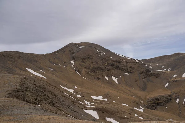 雪に覆われた山 — ストック写真