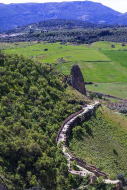 Ronda, Malaga şehri, İspanya, Avrupa. Yeni Köprü 'den, yukarıdan bir manzara