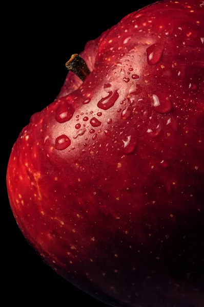 Roter Frischer Apfel Auf Schwarzem Hintergrund Vordergrund — Stockfoto