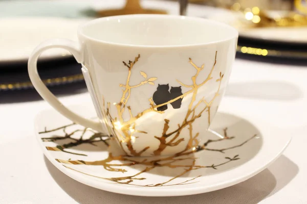 Bardak Masanın Üstünde Bir Fincan Kahve — Stok fotoğraf