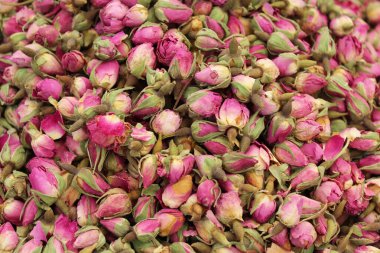 Türkiye pazarlarında kurutulmuş çiçek, yaprak ve bitkilerden sağIıklı çay Alanya