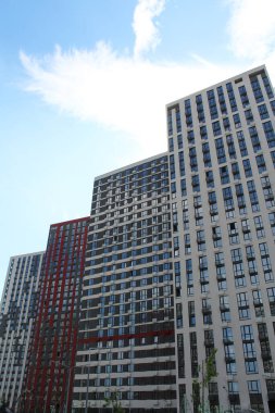 Ukrayna 'nın başkenti Kyiv' deki açık gökyüzü modern ofislerinin arka planındaki modern ofis binaları.. 