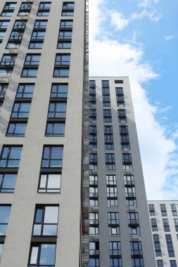 Ukrayna 'nın başkenti Kyiv' deki açık gökyüzü modern ofislerinin arka planındaki modern ofis binaları.. 