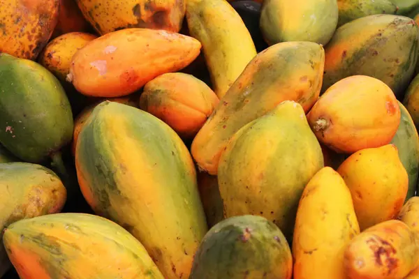 Hög Med Färska Mogna Papayafrukter Marknaden — Stockfoto