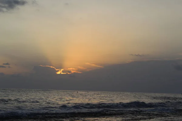 Natürlicher Hintergrund Sonnenuntergang Über Dem Meer — Stockfoto