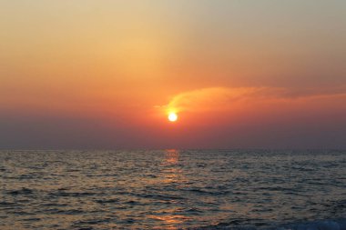 Denizde güzel gün batımı