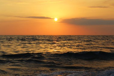 Denizde gün batımı