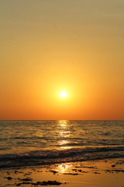 Denizde güzel bir gün batımı