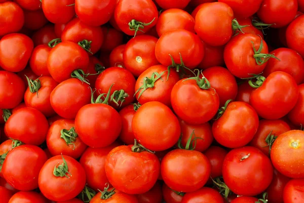市场上的红樱桃西红柿 — 图库照片