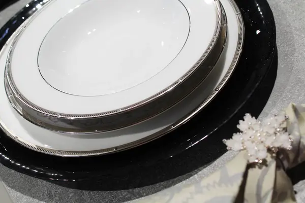 Beyaz Bir Masada Çatal Bıçakla — Stok fotoğraf