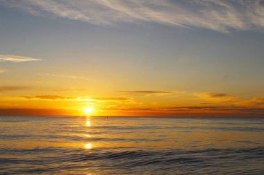 Denizde güzel bir gün batımı