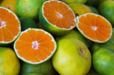sağlıklı yiyecek mandalina kesimi 